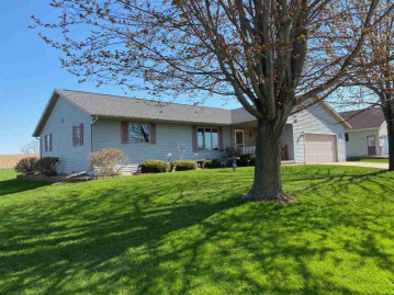 424 W Hawthorne Drive, Waupun, WI 53963