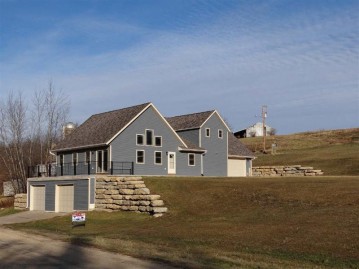 8059 Irish Hollow Rd, Waterloo, WI 53820