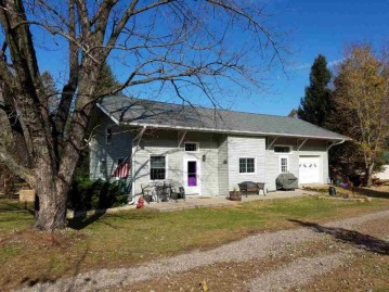 300 Smith St, Woodman, WI 53827