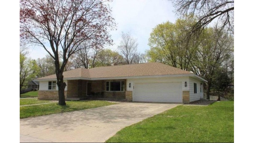 204 James St Portage, WI 53901 by Century 21 Affiliated $274,900