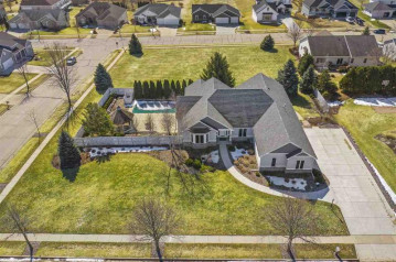 101 Valley View Rd, Mount Horeb, WI 53572