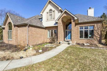 542 Pheasant Ridge Ln, Fontana, WI 53125-1490