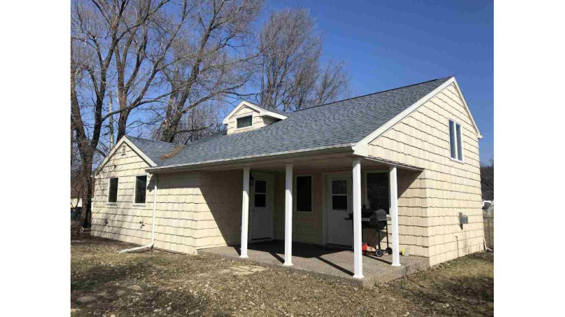 538 1/2 N Beaumont Rd Prairie Du Chien, WI 53821 by Kramer Real Estate & Auction Llc $90,000