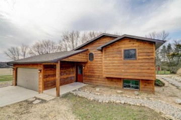 2389 Squire Ln, Pleasant Springs, WI 53589