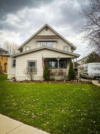 622 E Oak Grove St, Juneau, WI 53039