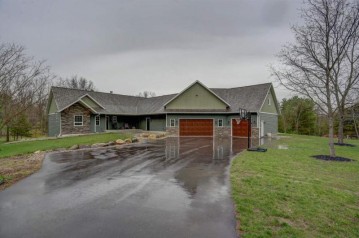 319 13th Ave, Baraboo, WI 53913