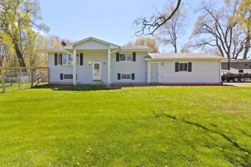 N6732 Tippecanoe Tr, Sugar Creek, WI 53121