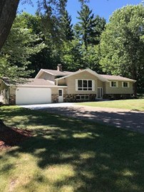 3871 Maple Road, Rosholt, WI 54473