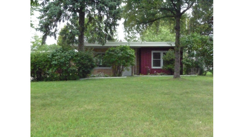 3400 Rapids Dr Racine, WI 53404 by Shorewest Realtors $128,000