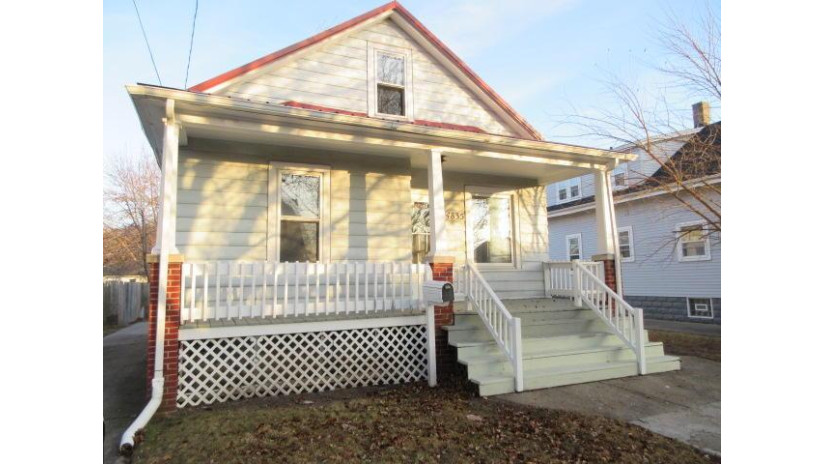 4835 24th Ave Kenosha, WI 53140 by Keefe Real Estate, Inc. $125,000