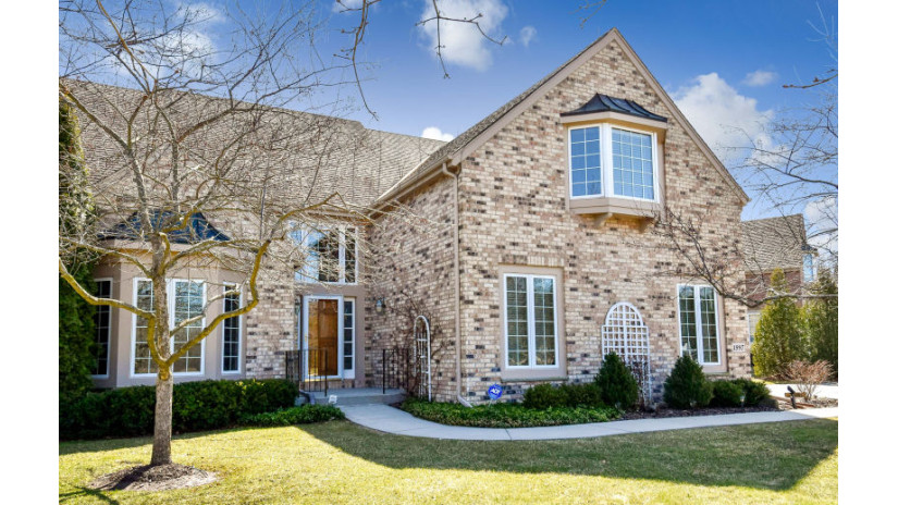 1997 W Hidden Reserve Cir Mequon, WI 53092 by Shorewest Realtors $634,900