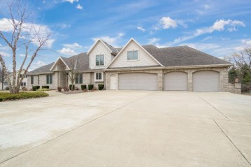 S72W13838 Woods Rd, Muskego, WI 53150-3714