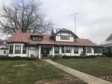 1109 W Main St, Lake Geneva, WI 53147