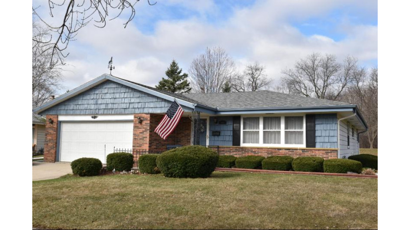 6117 Thorncrest Dr Greendale, WI 53129 by Homeowners Concept $259,900