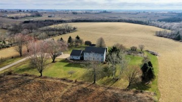 575 Prairie Wind Way, Viroqua, WI 54665