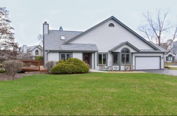 S75W17706 Harbor Cir, Muskego, WI 53150-9182