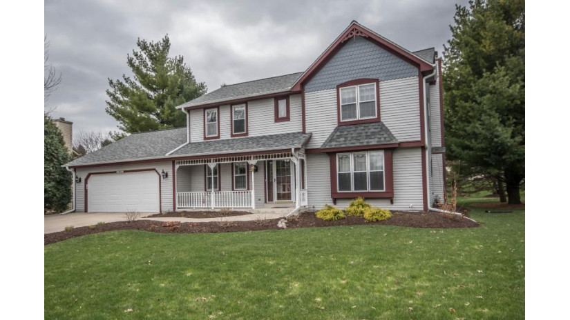 W237N5979 Hastings Ln Sussex, WI 53089 by Benefit Realty $349,900