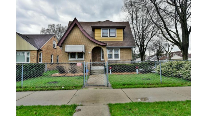 4747 N 42nd St Milwaukee, WI 53209 by Homestead Realty, Inc $154,900