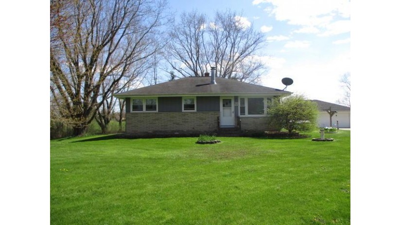 S104W15043 Loomis Dr Muskego, WI 53150 by Coldwell Banker HomeSale Realty - New Berlin $244,900