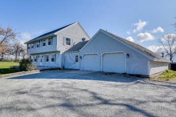 W2844 River Ridge Ln, Watertown, WI 53094-8715