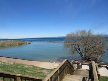 3862 S Lake Dr 407, Saint Francis, WI 53235-5231