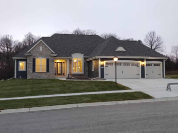 W125N11011 Strawgrass Ln, Germantown, WI 53022