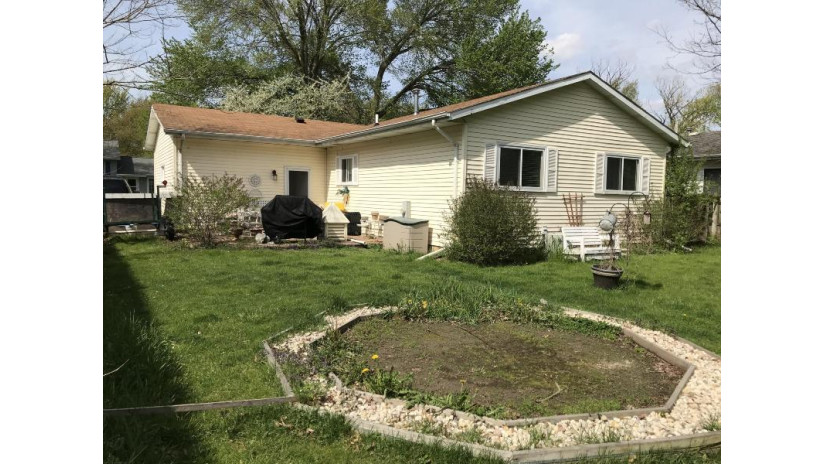 611 Wallis Ave Delavan, WI 53115 by Hibl's Real Estate Sales, Inc. $179,900