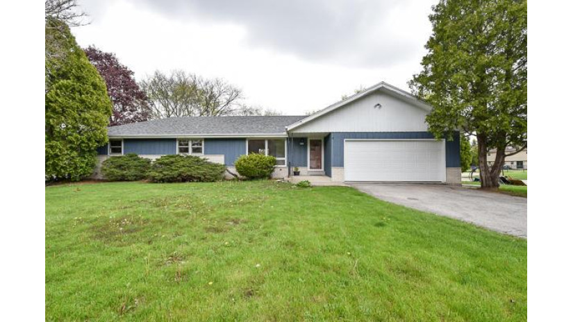 4252 S 122nd St Greenfield, WI 53228 by Benefit Realty $223,900