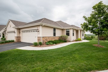 3611 Sandpiper Cir, Waukesha, WI 53189-4000