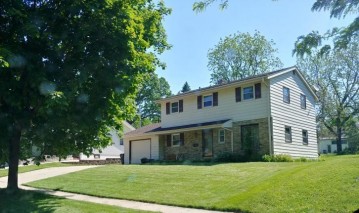 129 S Hine Ave, Waukesha, WI 53188