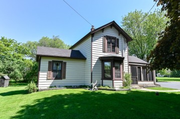 408 W Brandybrook Rd, Wales, WI 53183-9678