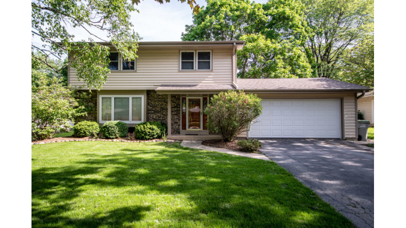 11934 W Lynx Ave Milwaukee, WI 53225 by Shorewest Realtors $239,000