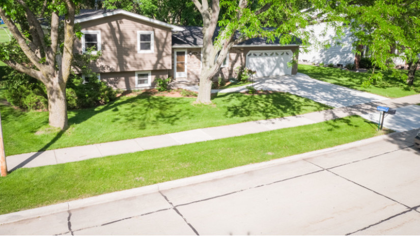 1730 Brentwood Dr Oshkosh, WI 54904 by Shorewest Realtors $220,000