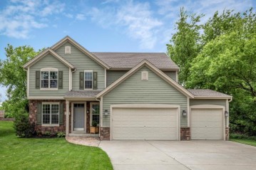 12112 W Barnard Ave, Greenfield, WI 53228-3054