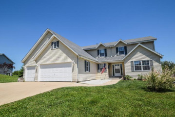 519 Island View Cir, Hustisford, WI 53034