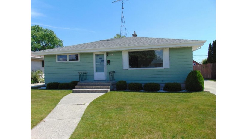 2725 S 11th St Sheboygan, WI 53081 by RE/MAX Universal $127,900