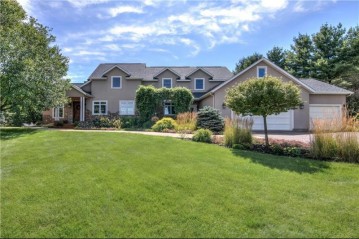 6475 Whitetail Drive, Eau Claire, WI 54701