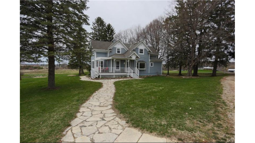 W4199 890th Avenue Baldwin, WI 54002 by Re/Max Synergy River Falls $415,000