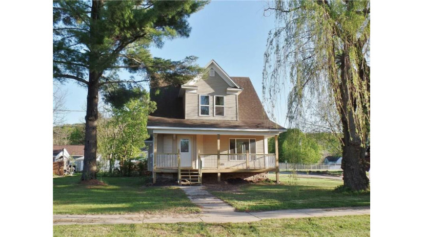 431 West Shaw Avenue Elmwood, WI 54740 by Prime Realty Llc $175,000