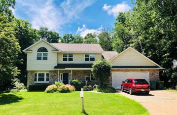 635 Woodland Circle, Waupaca, WI 54981