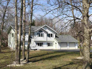 2469 Lakeview Drive, Suamico, WI 54173