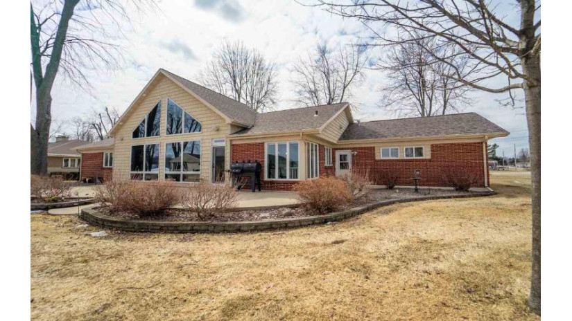 W5148 Labutzke Drive Washington, WI 54166 by Rieckmann Real Estate Group, Inc $700,000