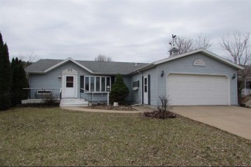 1501 Foxfire Court, Waupaca, WI 54981