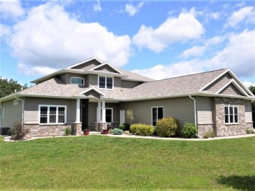 142 Crystal Springs Drive, Hortonville, WI 54944-9314