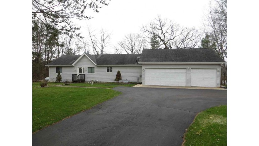 W8007 Fawn Dr Oxford, WI 53952 by Robinson Realty Company $269,900