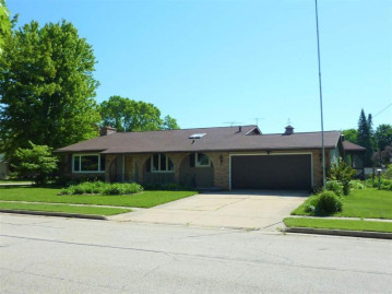 407 Harmsen Ave, Waupun, WI 53963-1021