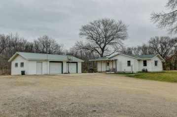 10834 Amenda Rd, Mazomanie, WI 53560