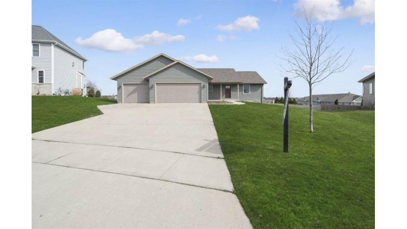 34 Braeburn Way Evansville, WI 53536 by Stark Company, Realtors $289,900