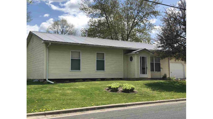 401 E Oak St Boscobel, WI 53805 by Clark'S Realty Llc $119,500