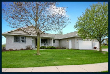 803 Chickadee Dr, Cambridge, WI 53523-9274